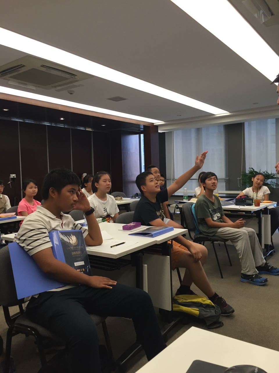 1475115958975282.jpg 举手.jpg